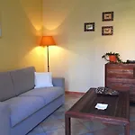 La Corte Rosada Вилласимиус
